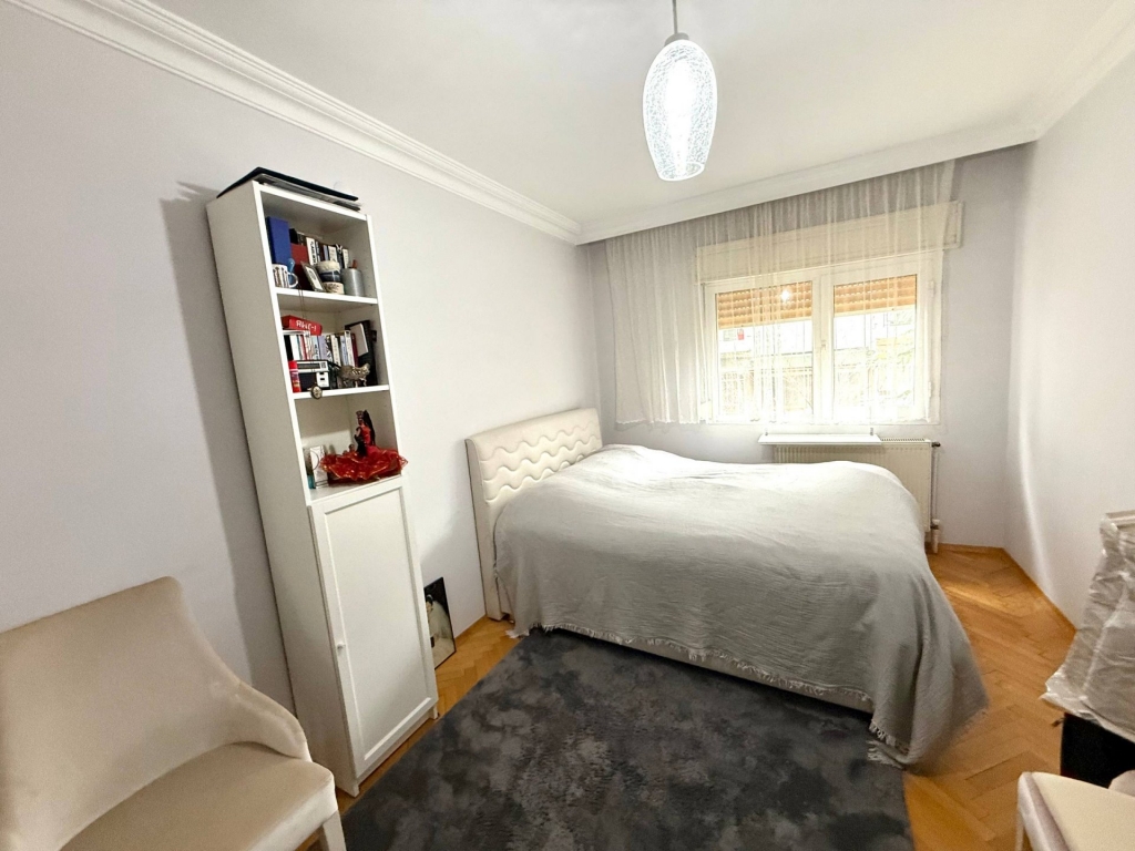 Balçova'da Prestijli Konumda Tadilatlı Satılık Geniş 3+1 Daire-2fb1116b77.jpg