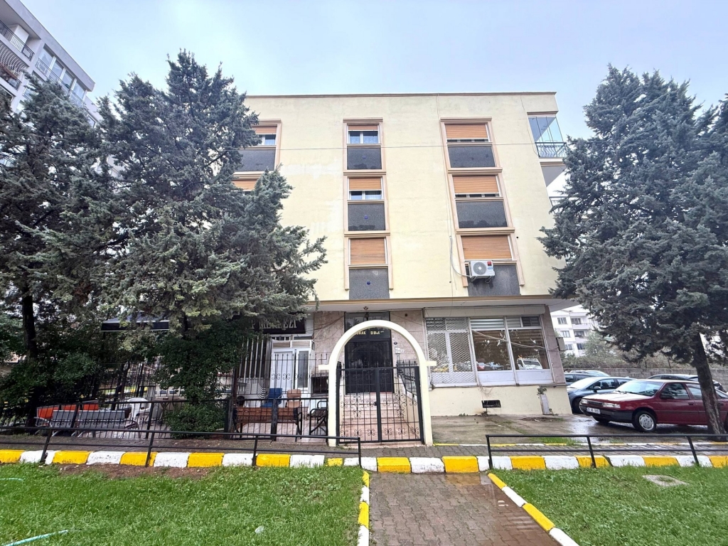 Balçova'da Prestijli Konumda Tadilatlı Satılık Geniş 3+1 Daire-646ec79c64.jpg