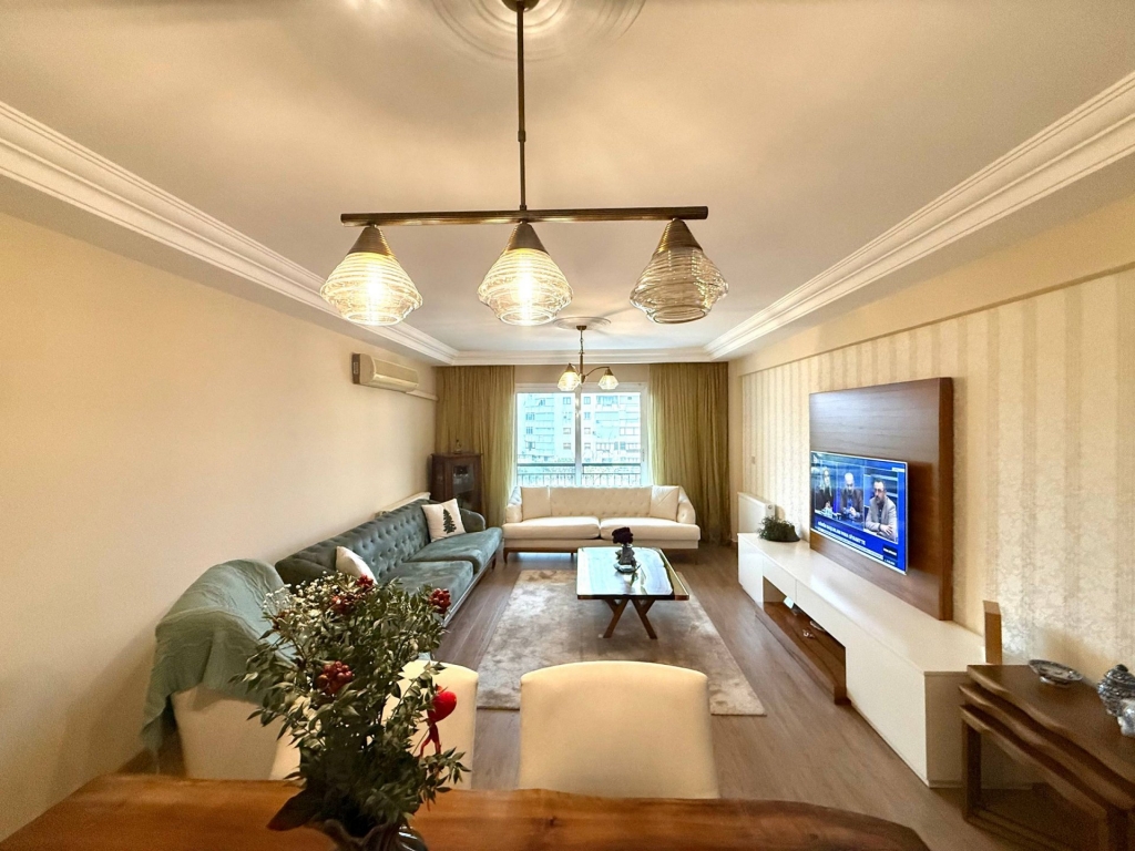 Balçova'da Prestijli Konumda Tadilatlı Satılık Geniş 3+1 Daire-7b6bc1832f.jpg