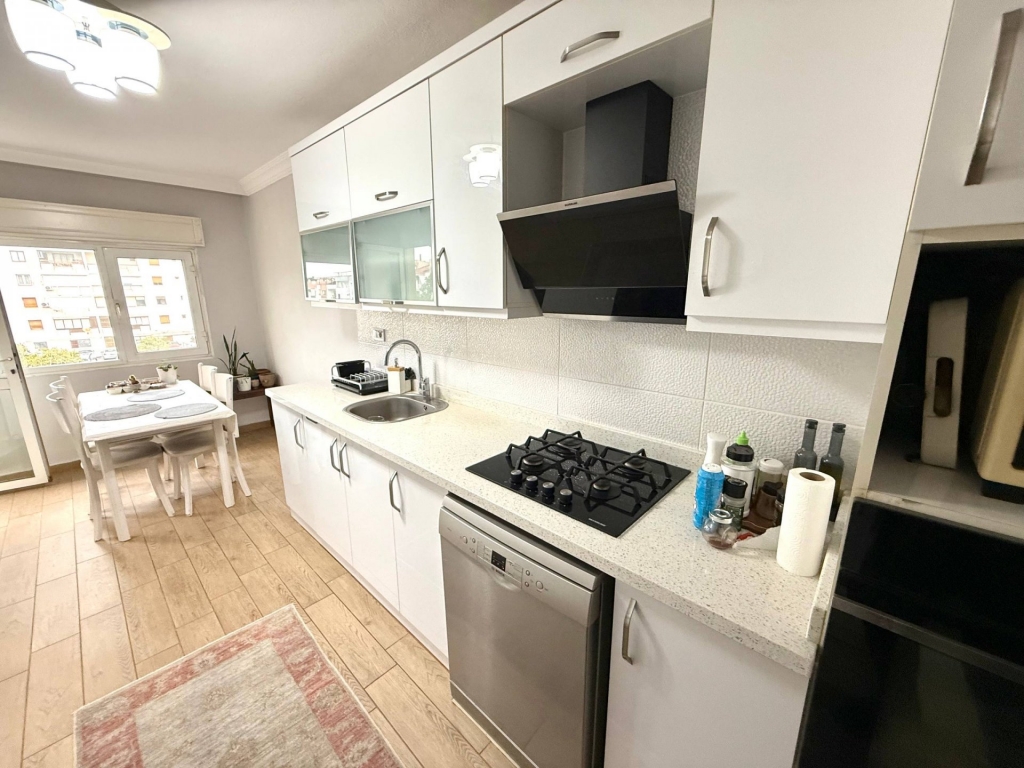 Balçova'da Prestijli Konumda Tadilatlı Satılık Geniş 3+1 Daire-c02fd70ab2.jpg