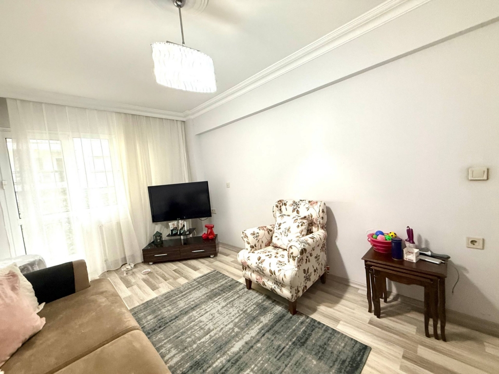 Balçova'da Prestijli Konumda Tadilatlı Satılık Geniş 3+1 Daire-dcef7d123d.jpg