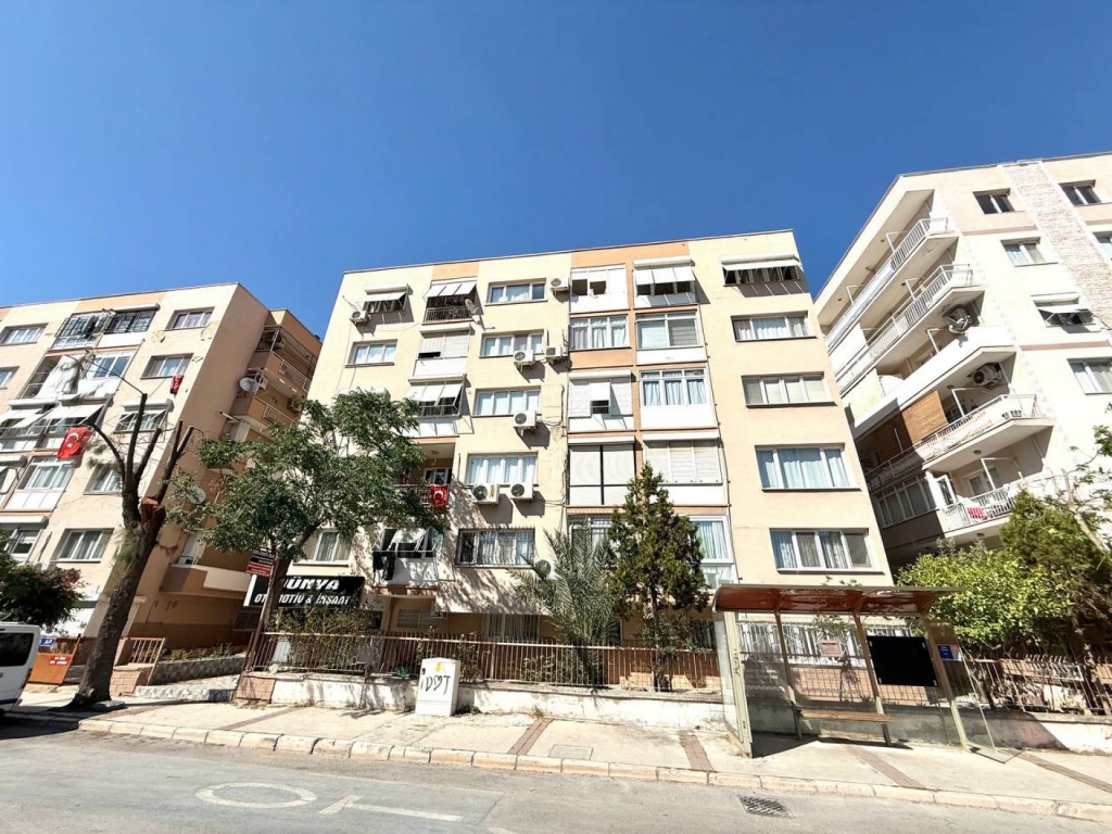 Bornova'da Osmangazi Yakını Satılık Geniş 3+1 Daire-14bb814034.jpg