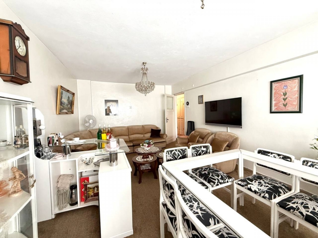 Bornova'da Osmangazi Yakını Satılık Geniş 3+1 Daire-2471780aaa.jpg