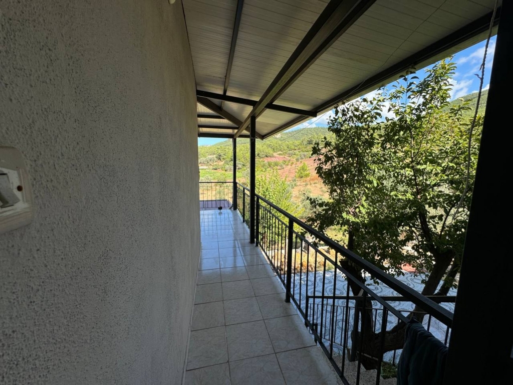 Seferihisar Orhanlı'da 12.5 Dönüm İçinde Satılık 6+1 Ev ve Tarla-1be62f6b56.jpg