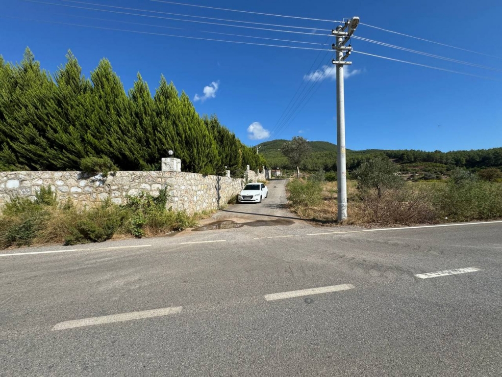 Seferihisar Orhanlı'da 12.5 Dönüm İçinde Satılık 6+1 Ev ve Tarla-8c8e3ce3d4.jpg