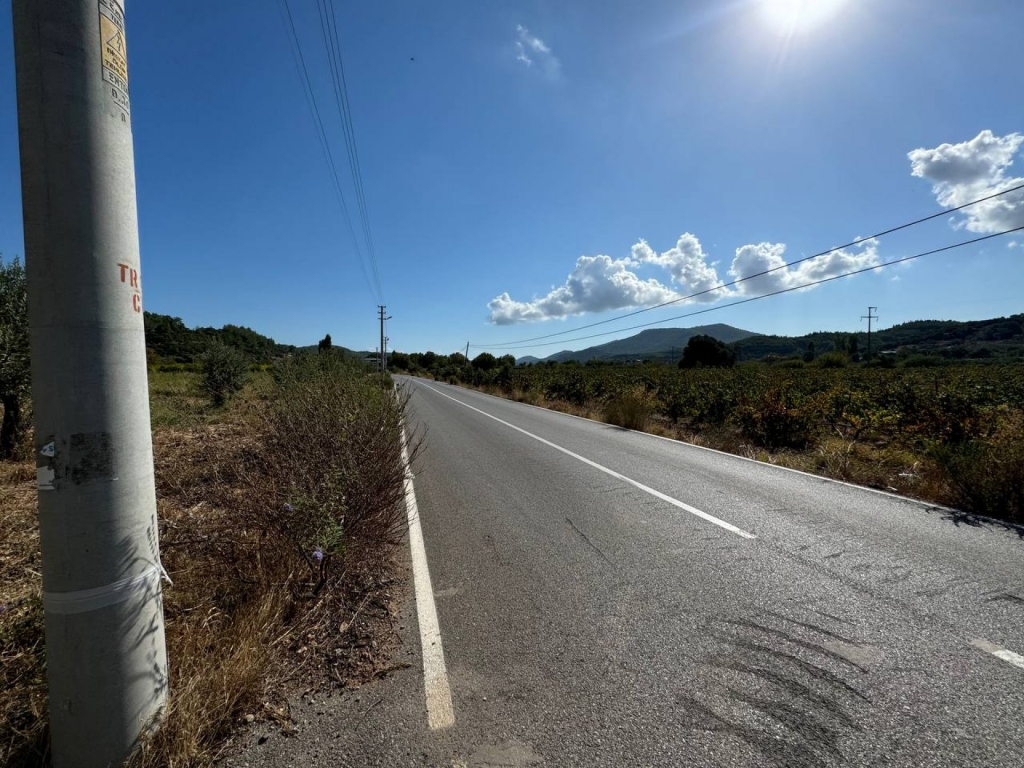 Seferihisar Orhanlı'da 12.5 Dönüm İçinde Satılık 6+1 Ev ve Tarla-c6857db98e.jpg