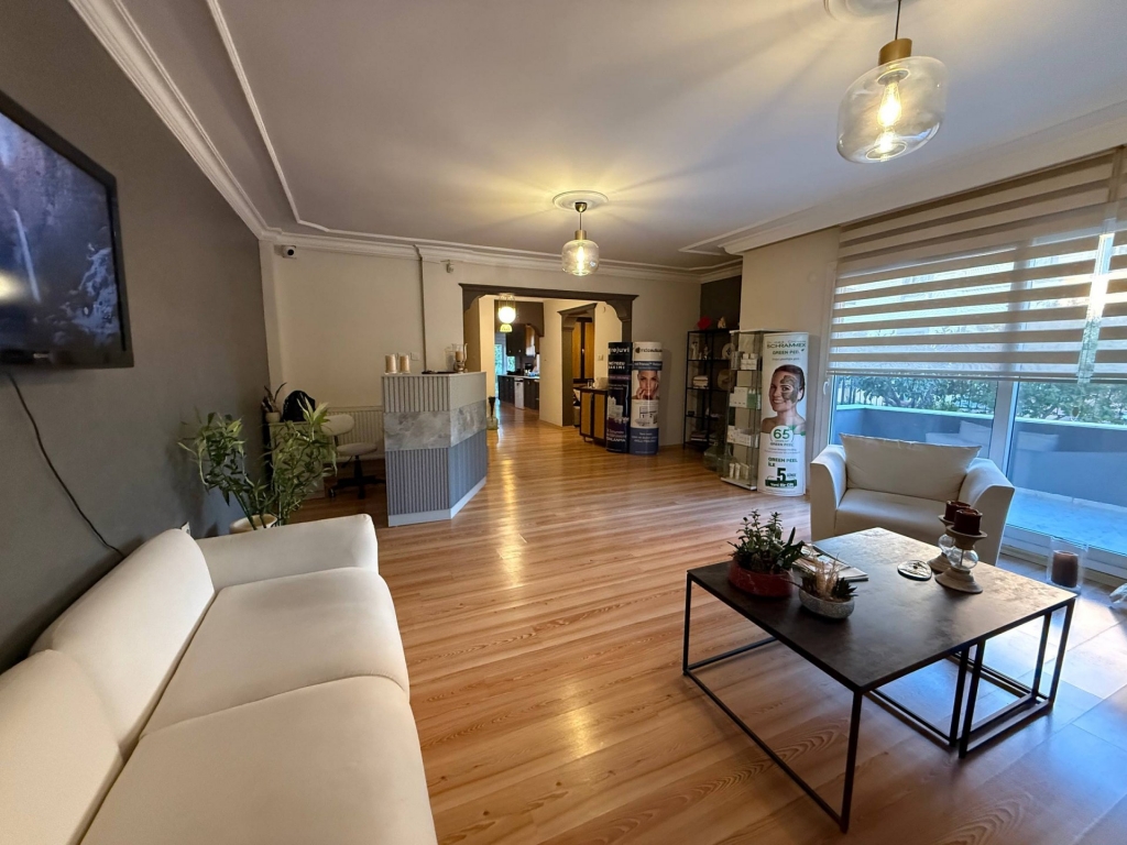 Güzelbahçe'de Prestijli Bölgede Devren Kiralık Güzellik Salonu-3f54126c41.jpg