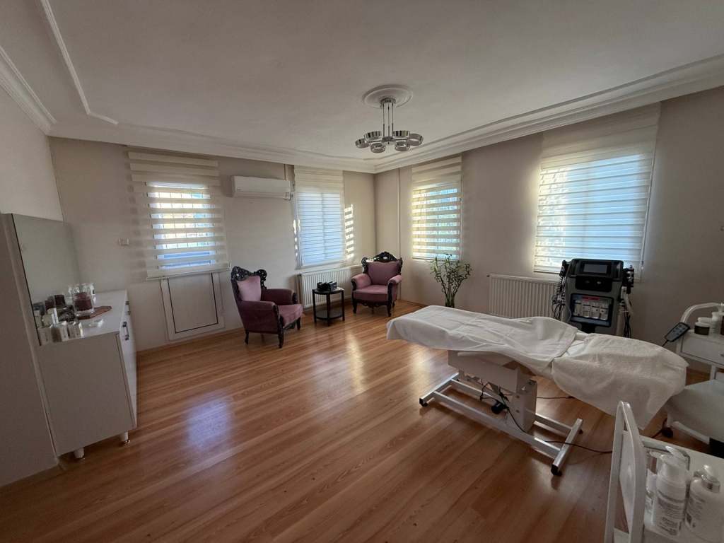 Güzelbahçe'de Prestijli Bölgede Devren Kiralık Güzellik Salonu-d1fcf001f8.jpg