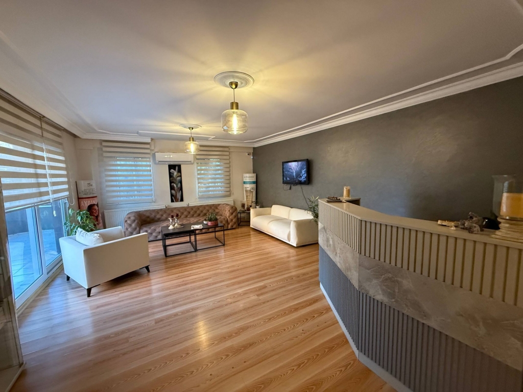 Güzelbahçe'de Prestijli Bölgede Devren Kiralık Güzellik Salonu-f7db4851b5.jpg