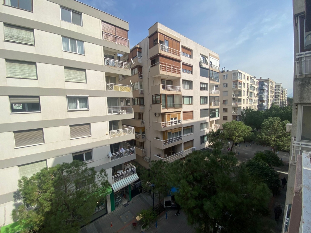 İZMİR ALSANCAK GÜL SOKAKTA SATILIK GENİŞ ÇİFT BANYOLU 2+1 DAİRE-d25c9509c8.jpeg