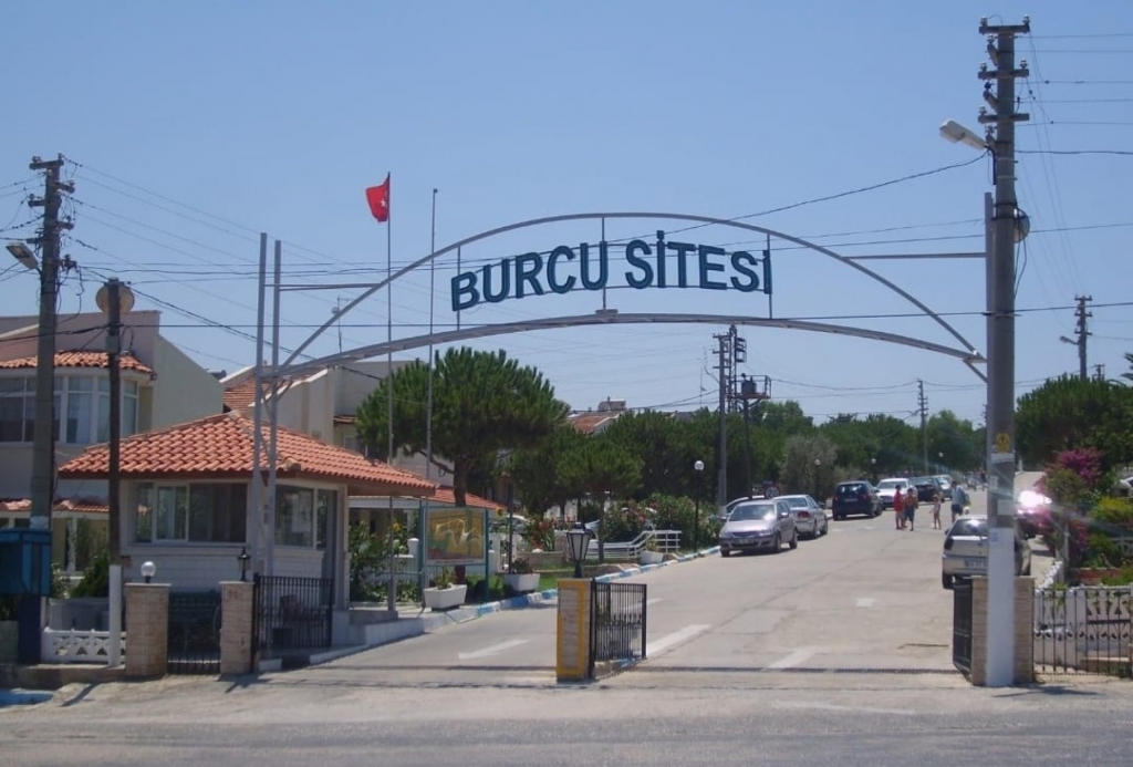 ÇEŞME BURCU SİTESİNDE FULL TADİLATLI BÜYÜK BAHÇELİ 3+1 VİLLA!!!-1487af2cd7.jpeg