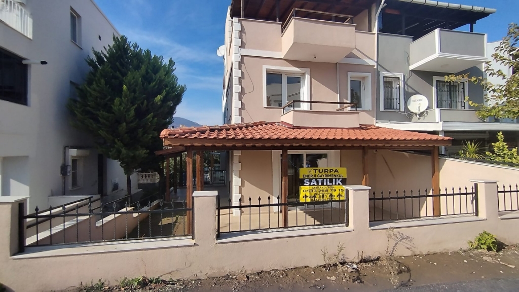 YENİ FOÇA'DA TADİLATLI , YOLA CEPHELİ , TRİPLEKS YAZLIK!!!-5889ea95be.jpeg