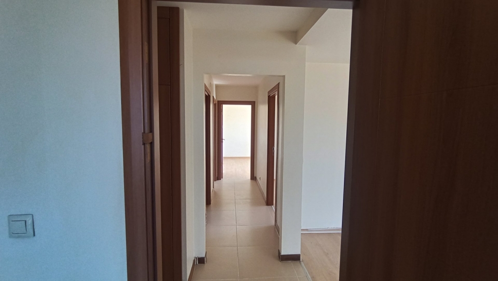 Körfez Mahallesinde Deniz Ve Havuz Manzaralı Satılık 3+1 Daire-d018075393.jpg