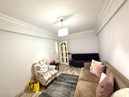 Balçova'da Prestijli Konumda Tadilatlı Satılık Geniş 3+1 Daire-thumb-18cfebd4e1.jpg