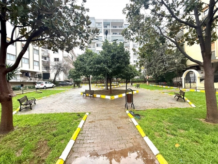 Balçova'da Prestijli Konumda Tadilatlı Satılık Geniş 3+1 Daire-thumb-1ed2501bbc.jpg