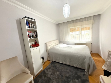 Balçova'da Prestijli Konumda Tadilatlı Satılık Geniş 3+1 Daire-thumb-2fb1116b77.jpg