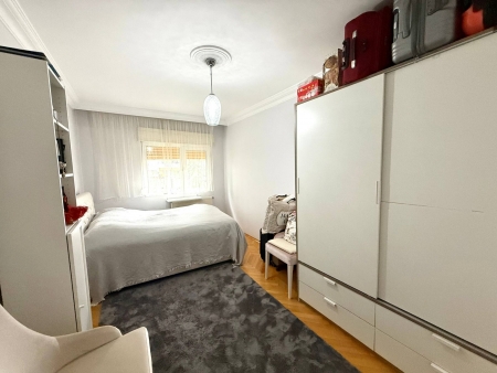 Balçova'da Prestijli Konumda Tadilatlı Satılık Geniş 3+1 Daire-thumb-3c5bcdbec9.jpg