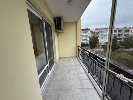 Balçova'da Prestijli Konumda Tadilatlı Satılık Geniş 3+1 Daire-thumb-53810f6696.jpg