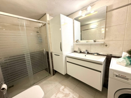 Balçova'da Prestijli Konumda Tadilatlı Satılık Geniş 3+1 Daire-thumb-6dac62e7a8.jpg