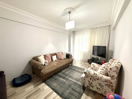 Balçova'da Prestijli Konumda Tadilatlı Satılık Geniş 3+1 Daire-thumb-84f76e806b.jpg