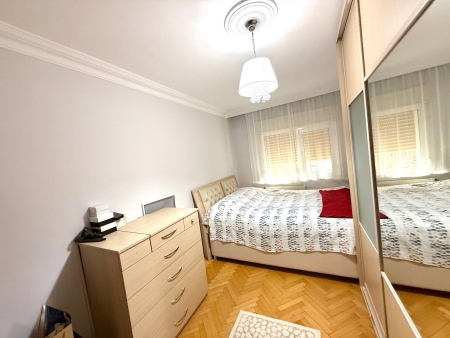 Balçova'da Prestijli Konumda Tadilatlı Satılık Geniş 3+1 Daire-thumb-90f4e0a420.jpg