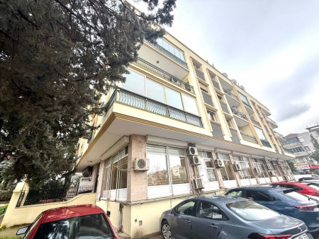 Balçova'da Prestijli Konumda Tadilatlı Satılık Geniş 3+1 Daire-thumb-9420128124.jpg