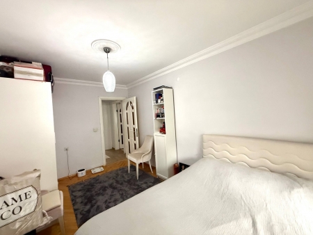 Balçova'da Prestijli Konumda Tadilatlı Satılık Geniş 3+1 Daire-thumb-9e09c1eefc.jpg