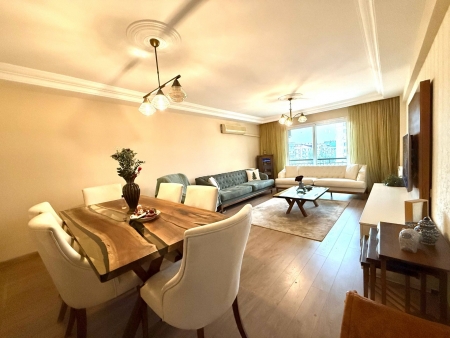 Balçova'da Prestijli Konumda Tadilatlı Satılık Geniş 3+1 Daire-thumb-b1014e5732.jpg