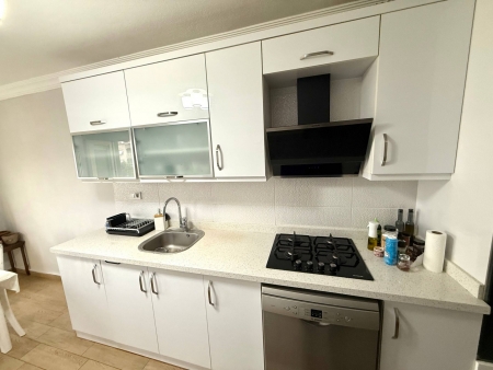 Balçova'da Prestijli Konumda Tadilatlı Satılık Geniş 3+1 Daire-thumb-ce6758304b.jpg