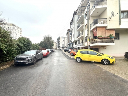 Balçova'da Prestijli Konumda Tadilatlı Satılık Geniş 3+1 Daire-thumb-e0fa111aaf.jpg