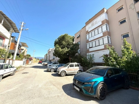 Bornova'da Osmangazi Yakını Satılık Geniş 3+1 Daire-thumb-2267ba395b.jpg