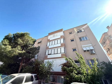 Bornova'da Osmangazi Yakını Satılık Geniş 3+1 Daire-thumb-73c3d1916d.jpg