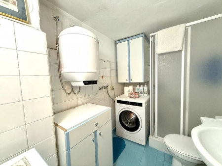 Bornova'da Osmangazi Yakını Satılık Geniş 3+1 Daire-thumb-adec68235b.jpg