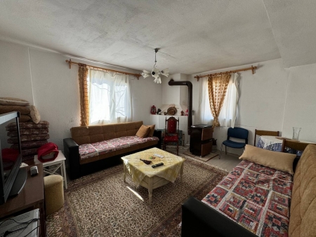 Seferihisar Orhanlı'da 12.5 Dönüm İçinde Satılık 6+1 Ev ve Tarla-thumb-02a10eb00c.jpg