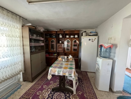 Seferihisar Orhanlı'da 12.5 Dönüm İçinde Satılık 6+1 Ev ve Tarla-thumb-f7a0483b92.jpg