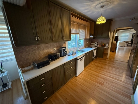 Güzelbahçe'de Prestijli Bölgede Devren Kiralık Güzellik Salonu-thumb-18d23d1cf4.jpg