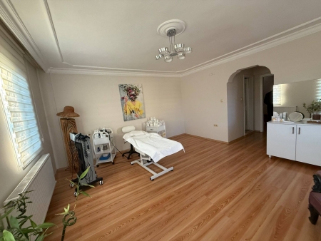 Güzelbahçe'de Prestijli Bölgede Devren Kiralık Güzellik Salonu-thumb-7c25667e14.jpg