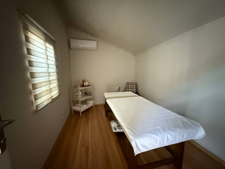 Güzelbahçe'de Prestijli Bölgede Devren Kiralık Güzellik Salonu-thumb-c3d7b6b590.jpg