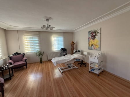 Güzelbahçe'de Prestijli Bölgede Devren Kiralık Güzellik Salonu-thumb-e8f077cf90.jpg