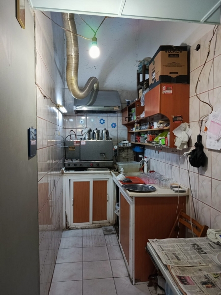 KARŞIYAKA TİYATRO SOKAKTA SATILIK DÜKKAN-thumb-659f649a73.jpg