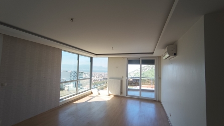 Körfez Mahallesinde Deniz Ve Havuz Manzaralı Satılık 3+1 Daire-thumb-b16ac05bd9.jpg