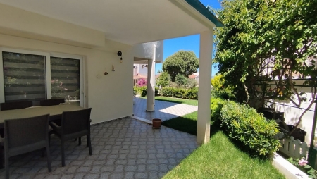 ÇEŞME BURCU SİTESİNDE FULL TADİLATLI BÜYÜK BAHÇELİ 3+1 VİLLA!!!