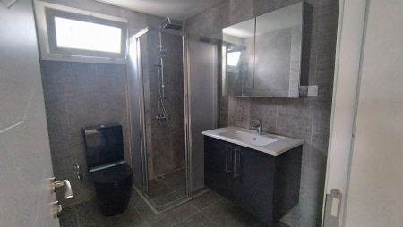 YENİ FOÇA'DA TADİLATLI , YOLA CEPHELİ , TRİPLEKS YAZLIK!!!