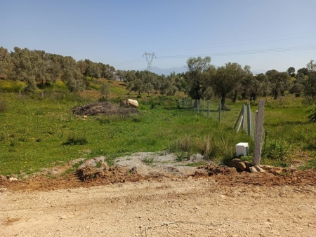 ACİL SATILIK MENDERES AKÇAKÖY DE SATILIK 600 M2. HİSSELİ ARSA 