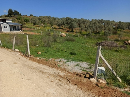 ACİL SATILIK MENDERES AKÇAKÖY DE SATILIK 600 M2. HİSSELİ ARSA 