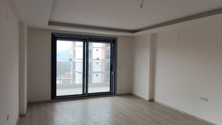 Körfez Mahallesinde Doğa ve Deniz Manzaralı Satılık 3+1 Daire