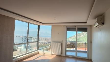 Körfez Mahallesinde Deniz Ve Havuz Manzaralı Satılık 3+1 Daire